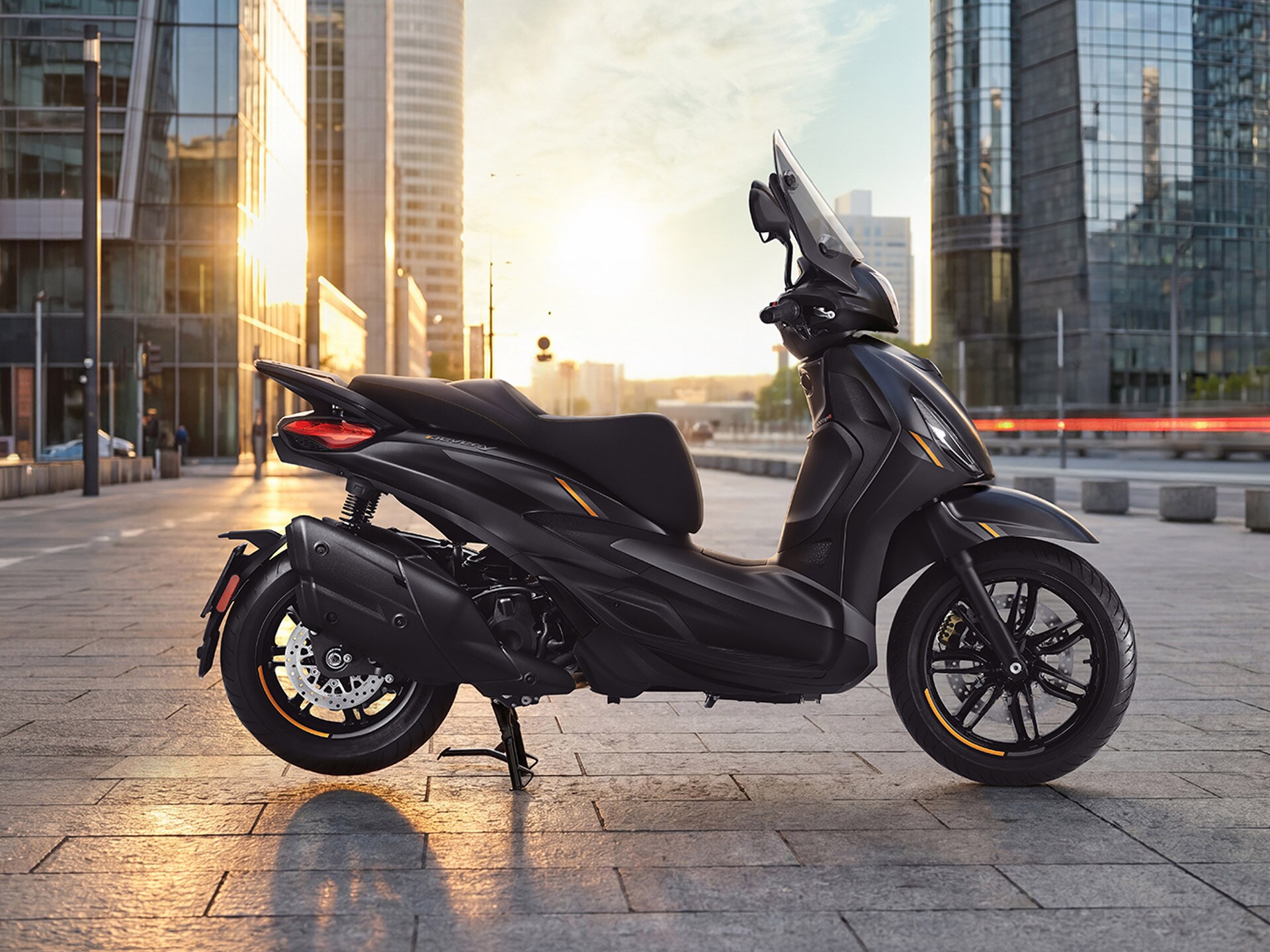 ピアジオビバリー10アニバーサリー Piaggio Beverly 25th anniversary 400: price, consumption, colors